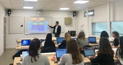 凤凰彩票
兼职教授董中奇博士受聘法国国立昂热大学客座教授