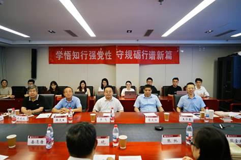 于飞副校长莅临凤凰彩票
指导基层教学组织经典品读活动