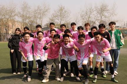 凤凰彩票
本科生男子足球队勇夺2022-2023赛季法乙冠军