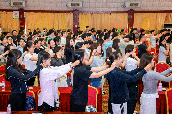 挥洒青春 润商致远｜凤凰彩票-凤凰彩票平台官网
2025级专业硕⼠新⽣实践课堂圆满结束