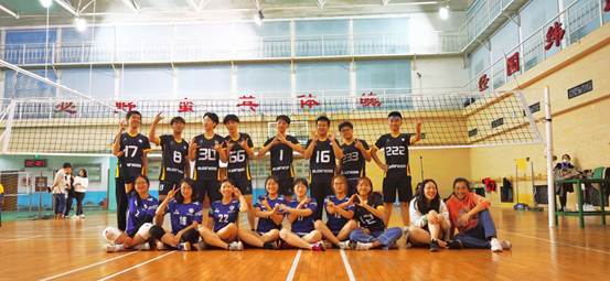 商排荣耀 双冠卫冕——“冠军杯”排球赛凤凰彩票
男排女排双摘桂冠