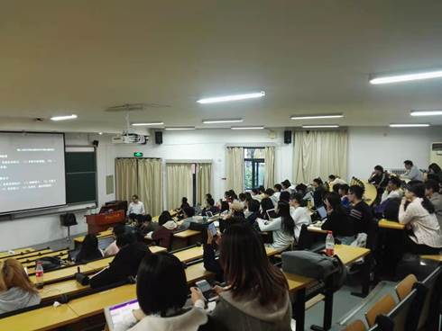 未雨绸缪  积极应对——凤凰彩票
召开2016级本科生就业动员会