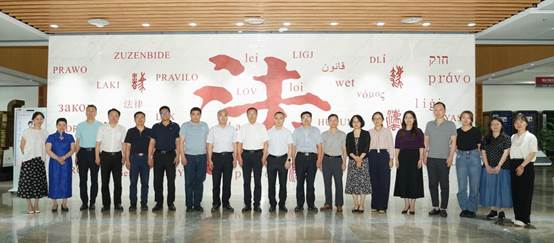 凤凰彩票
工商管理学学位授权点合格评估专家评审会议顺利召开