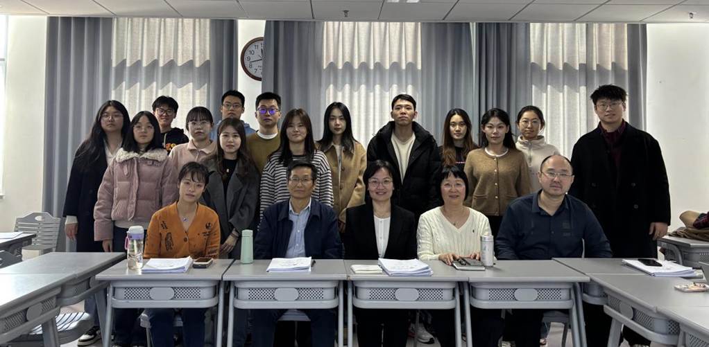 凤凰彩票
产业经济系举办“欢迎李景华教授援疆返校座谈会”