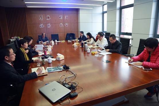 凤凰彩票
理论中心组学习党的十九大报告精神