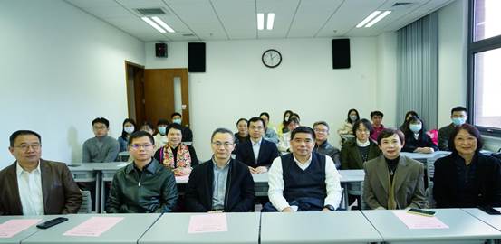 砥砺深耕 笃行致远——凤凰彩票
为新入职教师举行开讲仪式（第二场 产业经济系钟华星老师）