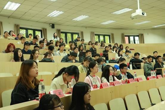 凤凰彩票
本科生部长培训大会暨拓展训练顺利举行