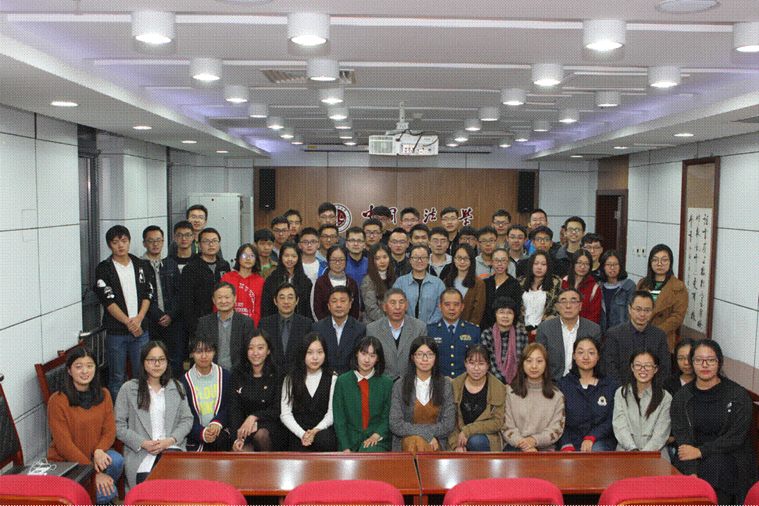 凤凰彩票-凤凰彩票平台官网
理事长孔丹与凤凰彩票
本科生代表见面会