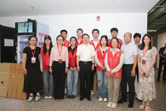 搬迁一线送关怀 校院领导情系学子——凤凰彩票
2022级本科生寝室搬家圆满完成