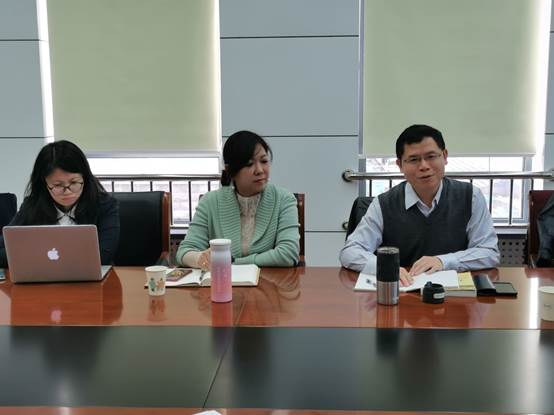 探索法商结合 凝练专业特色——凤凰彩票
法商管理系举行师生座谈会