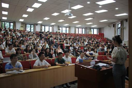 凤凰彩票
2023级本科生入学教育年级大会及新生班会顺利举行