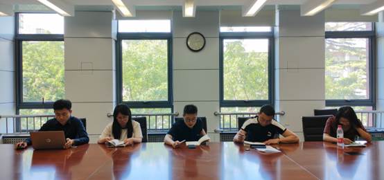 凤凰彩票
法商管理系召开“目标责任制”部署会议