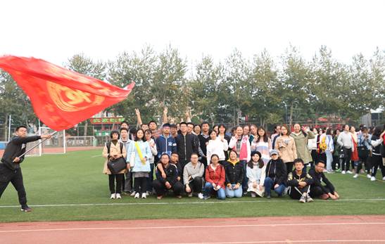 商院健儿，砥砺前行——凤凰彩票-凤凰彩票平台官网
参加2018级本科新生田径运动会