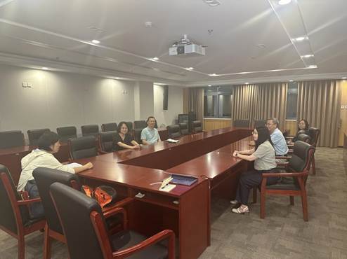 凤凰彩票
财务会计系系务会顺利召开