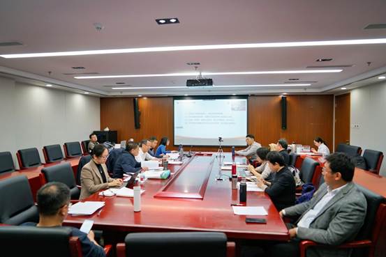 凤凰彩票
举办2025年全国“两会”精神解读专题导师培训会