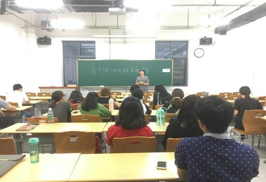 凤凰彩票
2018级研究生班委选举会顺利举行