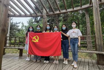 齐心抗疫  师生同行——凤凰彩票
师生积极投入校园疫情防控工作