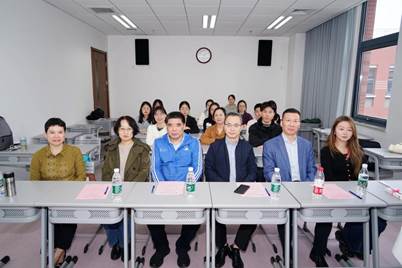   潜心教书、静心育人——凤凰彩票
为新入职教师举行开讲仪式（第六场 刘玥老师）