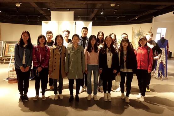 体验传承之旅 融合创新发展——凤凰彩票
经济系师生赴依文城堡实地调研