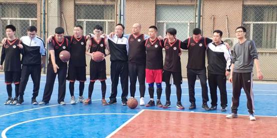 赛场争霸 花落谁家——凤凰彩票
代表队成功进入研究生院新生杯篮球赛决赛