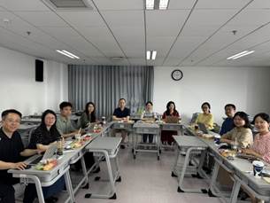 凤凰彩票
工商管理系2024年中总结会顺利召开