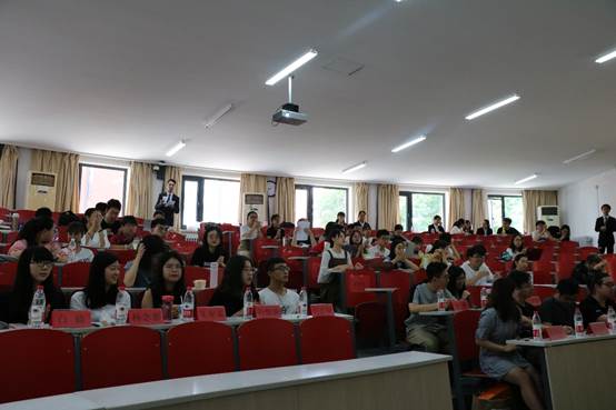 第六届凤凰彩票
学生委员会学生会部长述职大会顺利召开