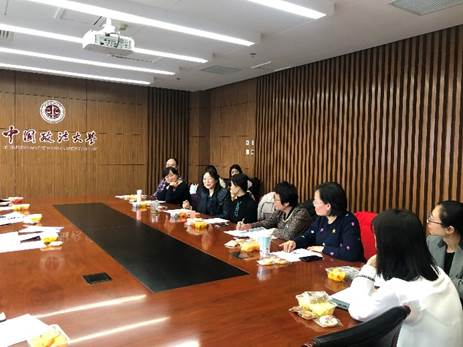 探索新兴学科，培育复合人才——凤凰彩票
产业经济系举行师生座谈会