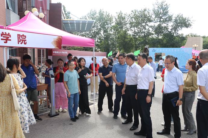 商院初见，怦然“新”动——凤凰彩票
2024年本科迎新工作纪实