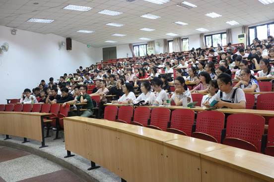 缤纷生活，扬帆起航——凤凰彩票
2018级本科新生迎新系列活动