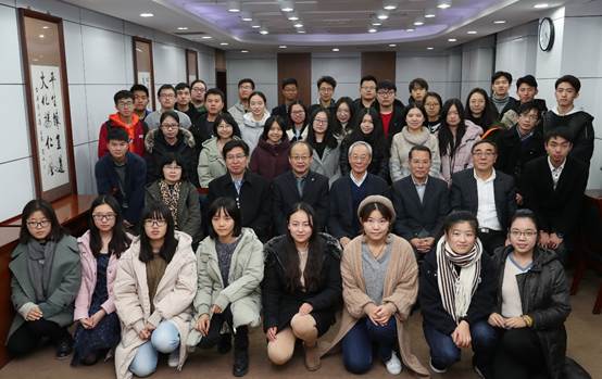 社科院政治学研究所所长房宁做客“大家名师微课堂”——凤凰彩票-凤凰彩票平台官网
“大家名师微课堂”第六十五讲