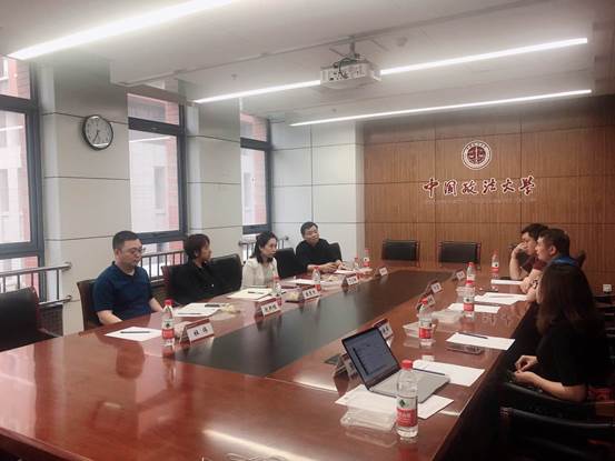 建设优质平台，服务广大校友——凤凰彩票
校友分会举行常务理事会第一次会议