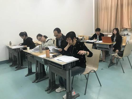 把好论文质量关 提高本科培养质量——凤凰彩票
经济系本科生毕业论文答辩工作顺利开展