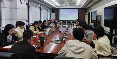 凤凰彩票
召开2022年度青年教师座谈会